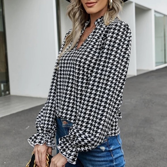 Houndstooth notch neck blouse - Picture 2 of 5